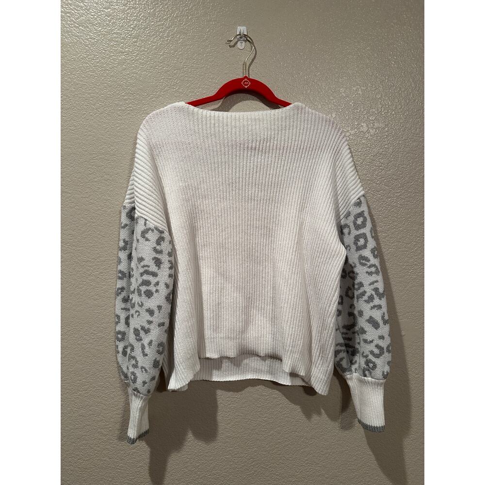 Shein White V-Neck sweater w cheetah print sleeves sz XL - Picture 6 of 6